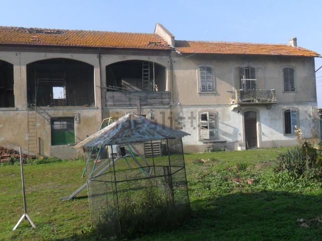 Rustici e casali in vendita di 600 m² in Strada Statale, 31