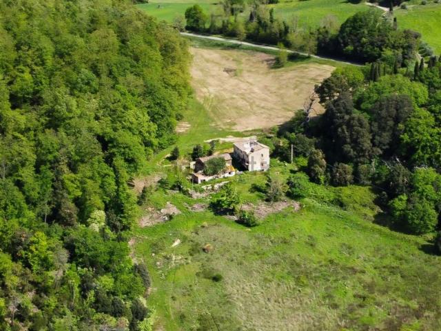 Rustici e casali in vendita di 600 m² in Via Camporbiano, 1