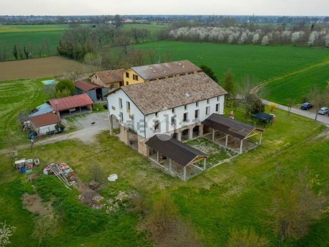 Rustici e casali in vendita di 600 m² in Via Carlo Darwin, 5