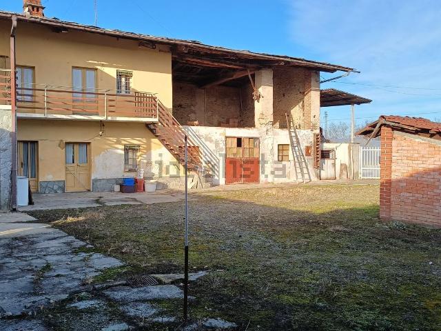 Rustici e casali in vendita di 600 m² in Via Cavour, 16