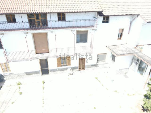Rustici e casali in vendita di 600 m² in Via Crosa, 32