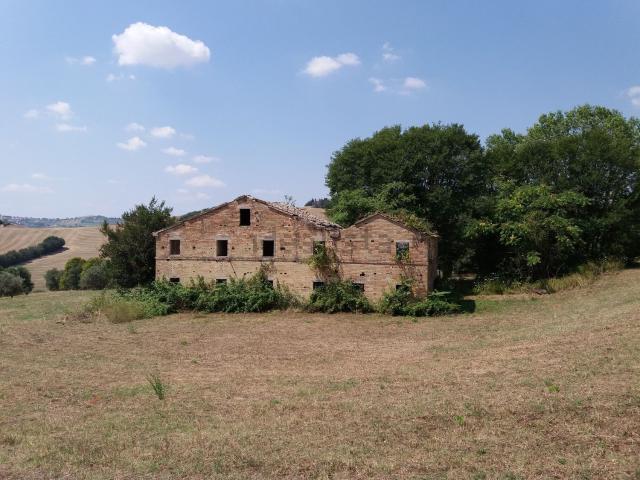 Rustici e casali in vendita di 600 m² in Via Dei Monti