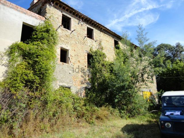 Rustici e casali in vendita di 600 m² in Via del Paradiso