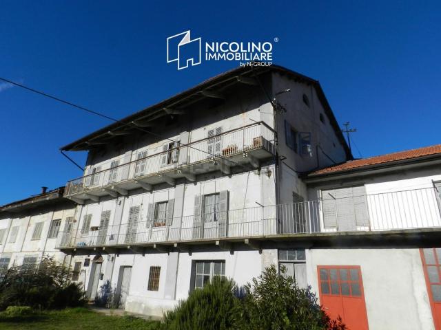 Rustici e casali in vendita di 600 m² in Via Eula, 11