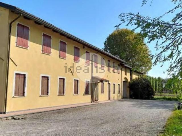 Rustici e casali in vendita di 600 m² in Via Giovanni Pascoli, 20