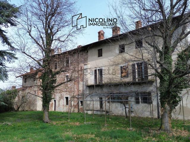 Rustici e casali in vendita di 600 m² in Via sant&apos anselmo
