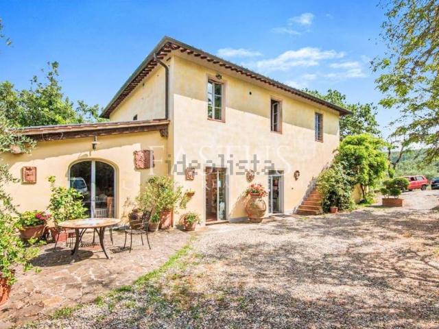 Rustici e casali in vendita di 600 m² in Via Villa Vistarenni