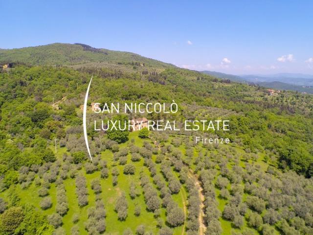 Rustici e casali in vendita di 603 m² in Via san martino