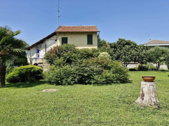 Rustici e casali in vendita di 60 m² in Via G. Ferraris, 8
