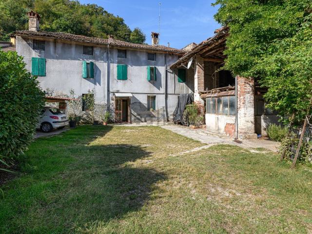 Rustici e casali in vendita di 615 m² in Via Boro