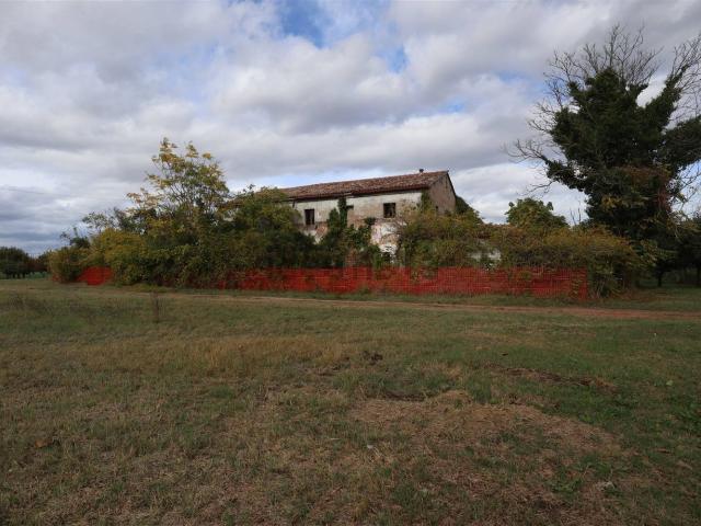 Rustici e casali in vendita di 615 m² in Via San Giovanni