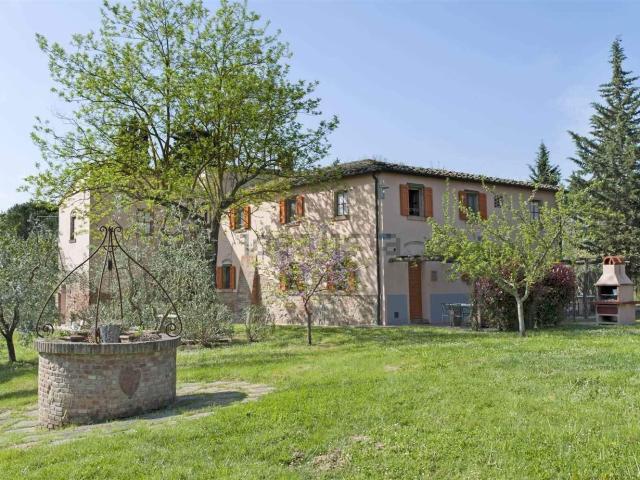 Rustici e casali in vendita di 618 m²