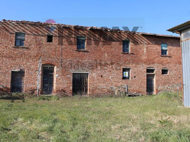 Rustici e casali in vendita di 610 m² in Via San Giovanni, 8