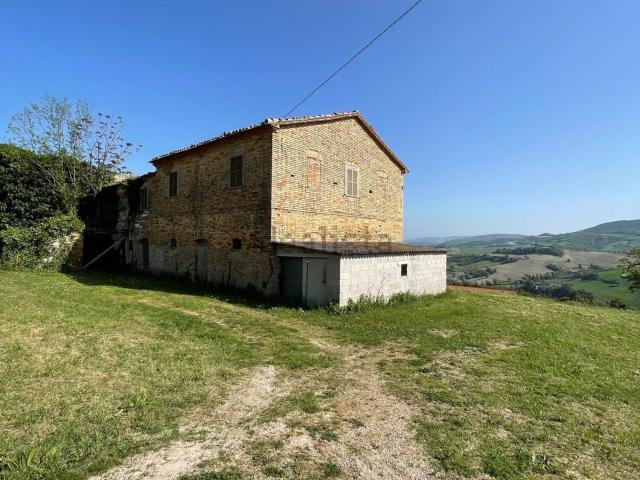 Rustici e casali in vendita di 611 m²
