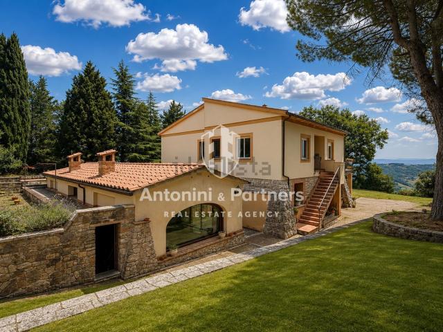Rustici e casali in vendita di 580 m²
