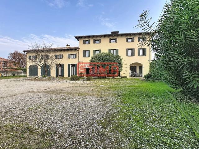 Rustici e casali in vendita di 620 m²