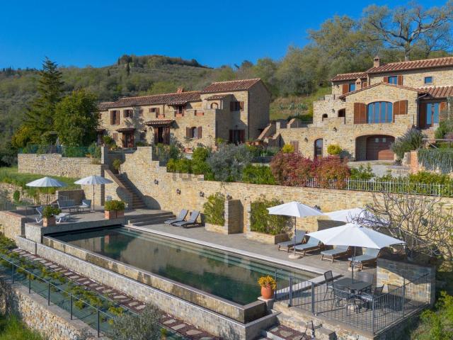 Rustici e casali in vendita di 620 m² in Via Nazionale, 24