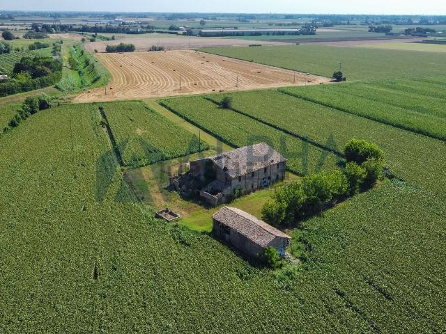Rustici e casali in vendita di 620 m² in Via Bagalona