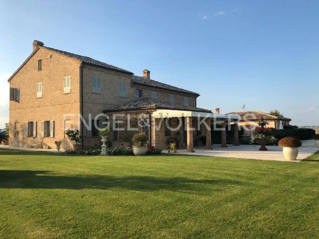Rustici e casali in vendita di 620 m² in Via Intriglione