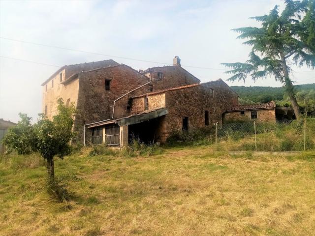 Rustici e casali in vendita di 622 m²