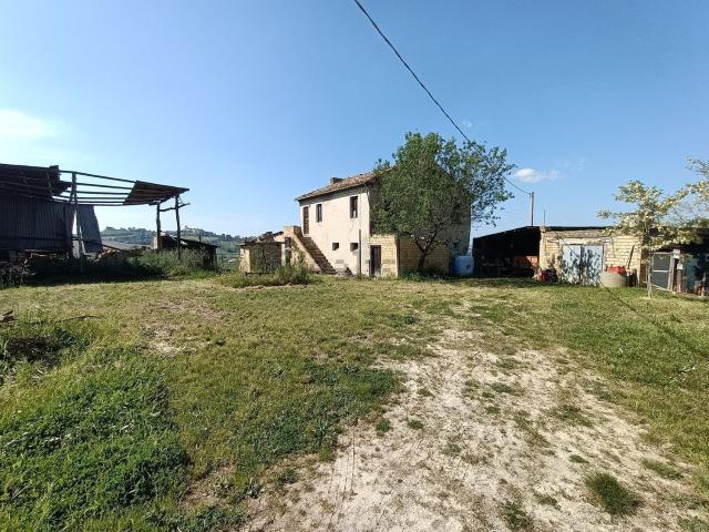 Rustici e casali in vendita di 623 m² in Contrada Vermana, 6