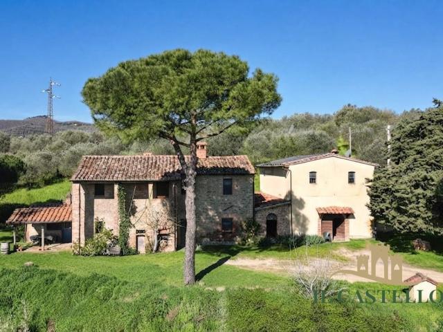 Rustici e casali in vendita di 635 m² in Via Pietro Vannucci