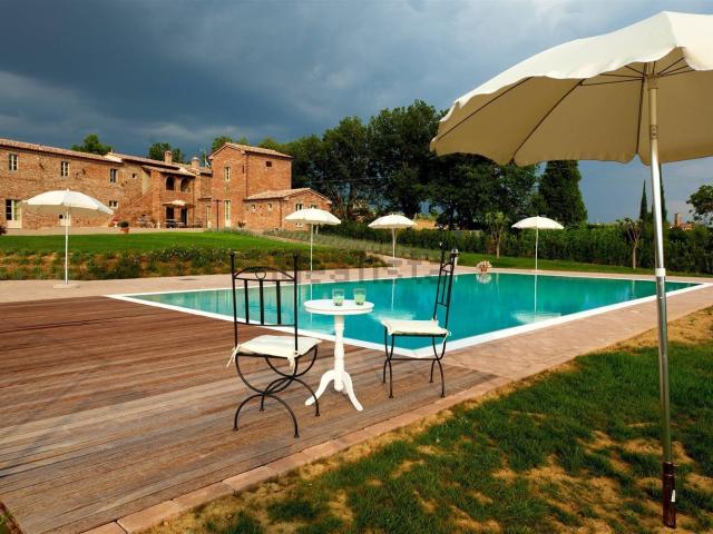 Rustici e casali in vendita di 630 m²