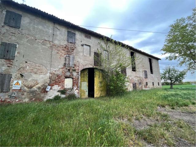 Rustici e casali in vendita di 630 m²