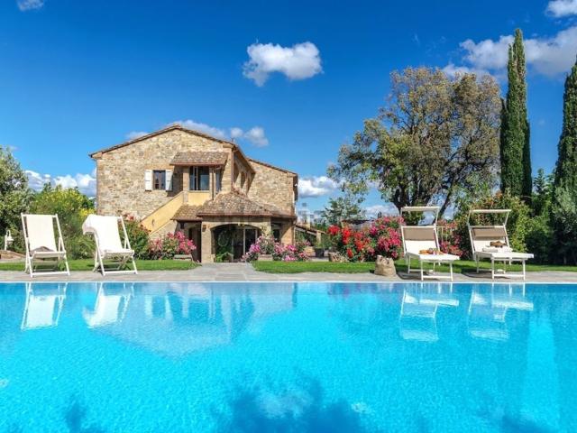 Rustici e casali in vendita di 631 m² in Via della Fonte