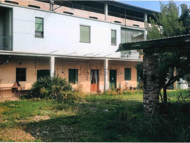 Rustici e casali in vendita di 633 m² in Via San Giulio, 9