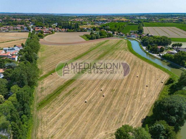 Rustici e casali in vendita di 649 m² in Via della Stazione, 83