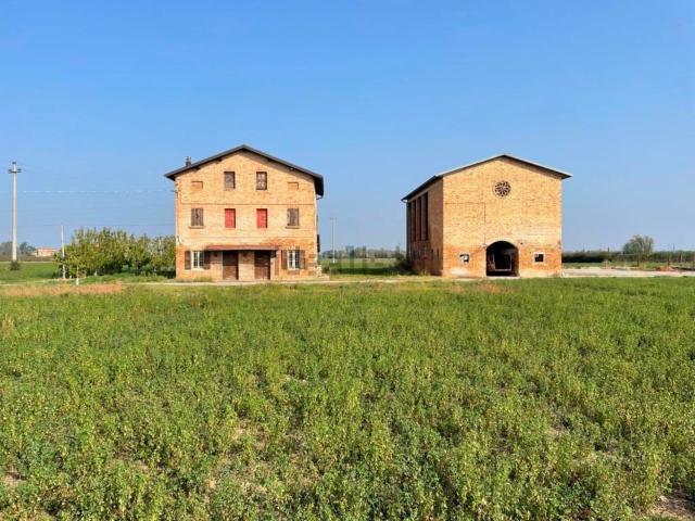 Rustici e casali in vendita di 655 m²