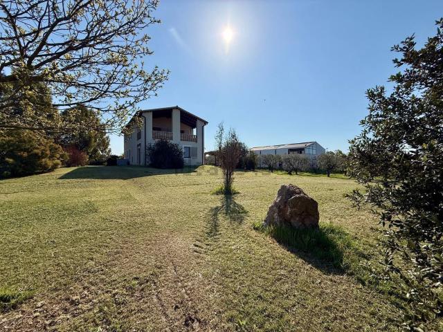 Rustici e casali in vendita di 650 m² in Strada del 33