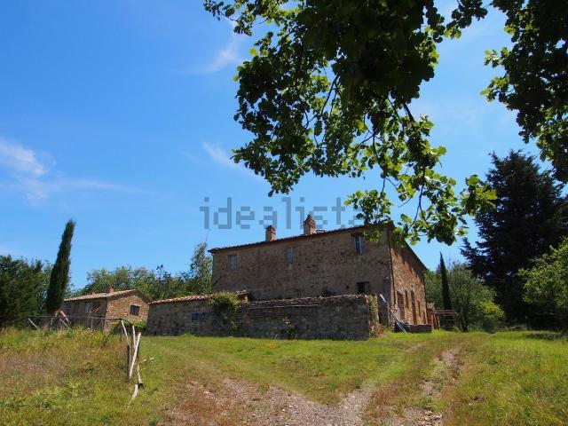 Rustici e casali in vendita di 650 m² in Strada Road Z