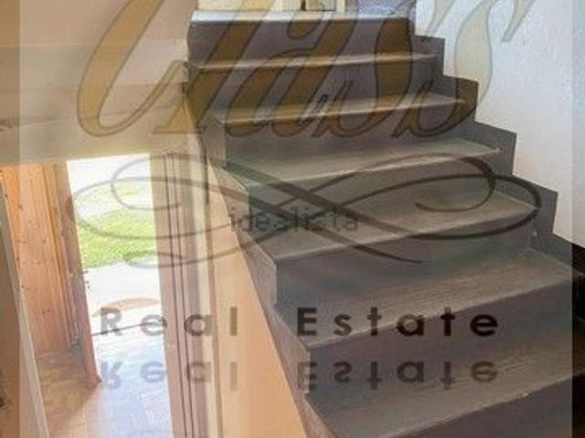 Rustici e casali in vendita di 650 m² in Via Moretti
