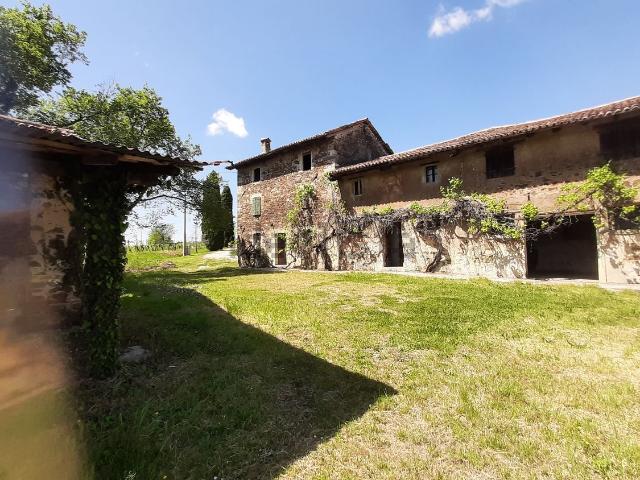 Rustici e casali in vendita di 650 m² in Via Abate Geroldo, 25