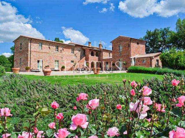 Rustici e casali in vendita di 650 m² in Via Bagnoli