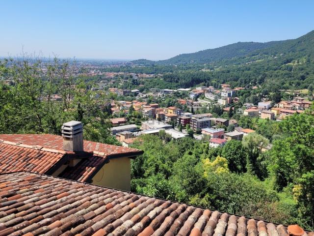 Rustici e casali in vendita di 650 m² in Via Belvedere, 55