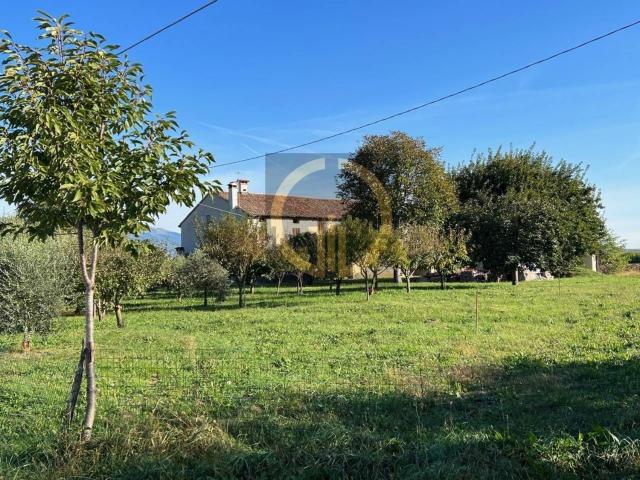 Rustici e casali in vendita di 650 m² in Via Cal di Riese, 12