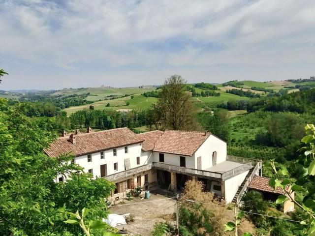 Rustici e casali in vendita di 650 m² in Via Garibaldi