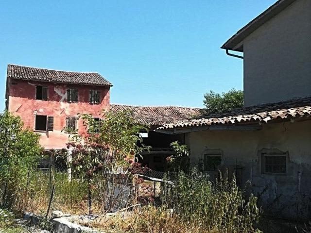 Rustici e casali in vendita di 650 m² in Via lauro