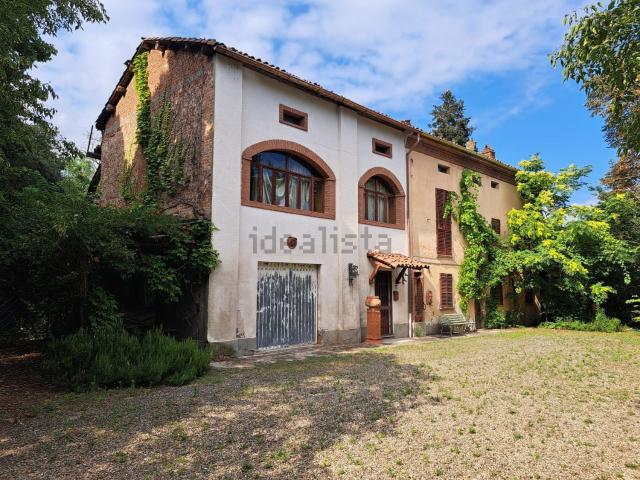 Rustici e casali in vendita di 650 m² in Via Remotti, 17