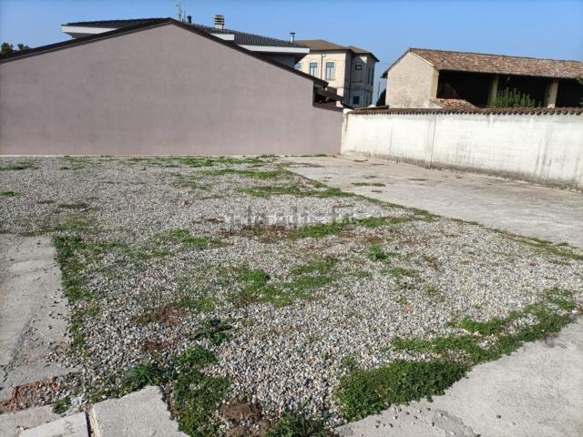 Rustici e casali in vendita di 650 m²
