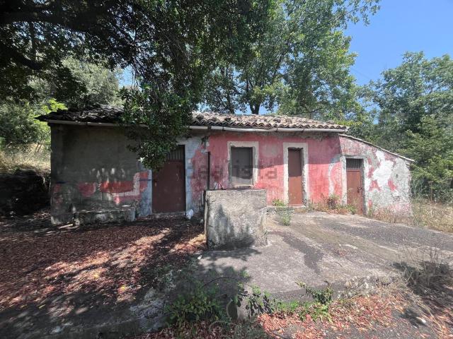 Rustici e casali in vendita di 65 m² in Via Catania, 86