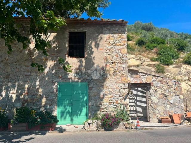 Rustici e casali in vendita di 65 m² in Via di Radicata