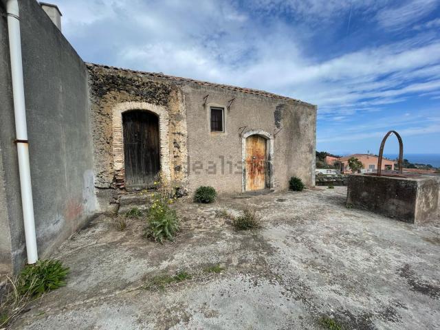 Rustici e casali in vendita di 65 m² in Via Sciarone