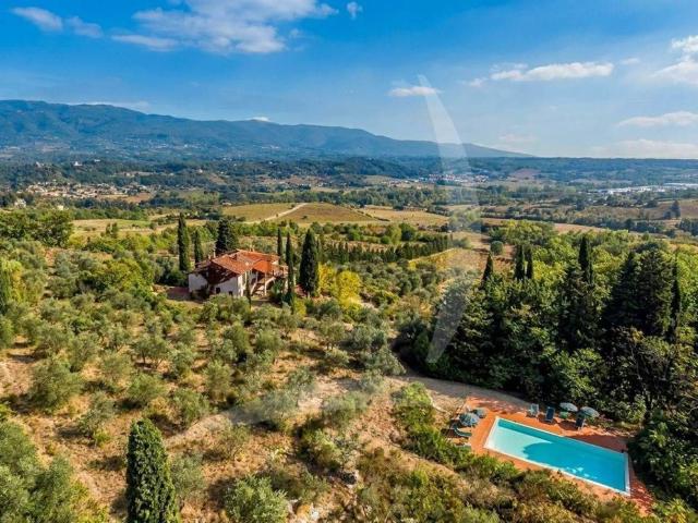 Rustici e casali in vendita di 662 m²