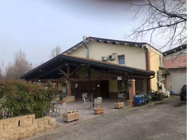 Rustici e casali in vendita di 675 m² in Via Barbarago, 9