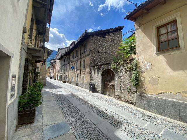 Rustici e casali in vendita di 677 m² in Via Laurent Martinet, 23