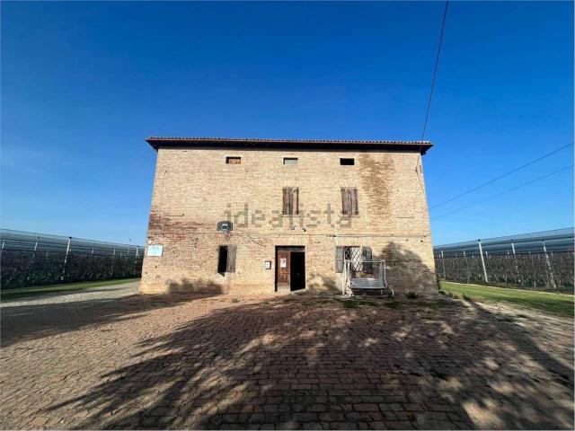 Rustici e casali in vendita di 670 m²